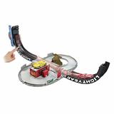 set-de-joaca-portabil-cu-pista-mattel-disney-cars-3-racing-piston-cup-2.jpg