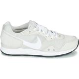 pantofi-sport-femei-nike-venture-runner-ck2948-002-39-crem-3.jpg