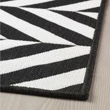 covor-decorativ-pentru-exterior-si-interior-tesatura-plata-cu-doua-fete-impermeabil-reversibil-model-zigzag-230x160-cm-alb-negru-topi-dreams-4.jpg