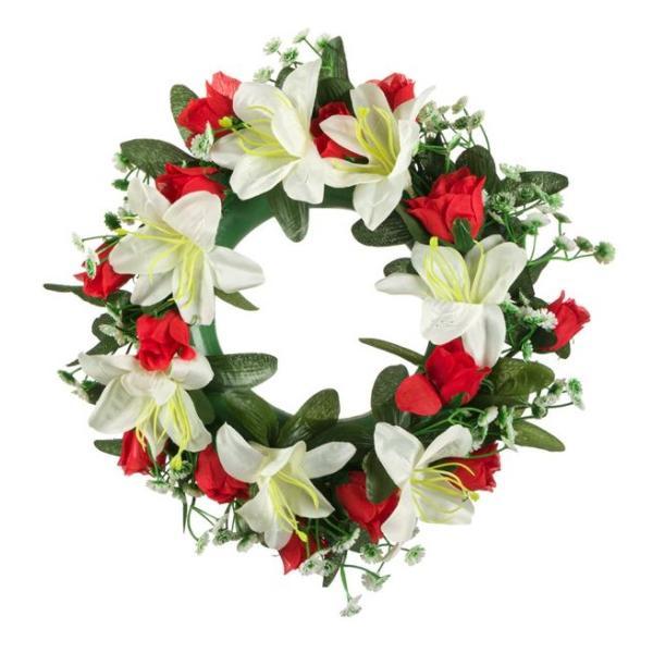 Decoratiune suspendabila tip coronita, impodobita cu floricele de primavara, trandafiri rosii, crini albi si frunze verzi, 27.5 cm