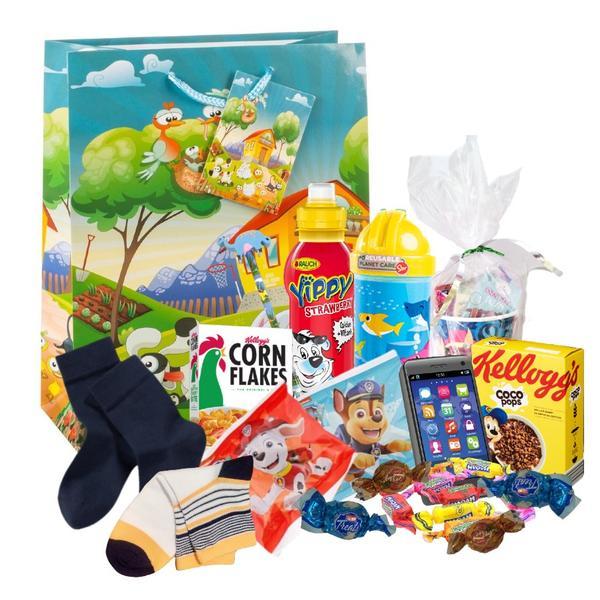 Set cadou pentru copii, Pahar + Pahar dulciuri 160g + 2x Biscuiti 45g + Ciocolata 30g + 2x Cereale 30g, Yippy Baby Shark
