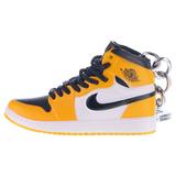 breloc-pentru-chei-nike-air-jordan-figurina-3d-50x30-mm-fabricat-din-cauciuc-si-pvc-realizat-si-pictat-manual-galben-alb-2.jpg