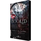 hooked-seria-never-after-vol-1-emily-mcintire-editura-leda-2.jpg