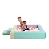 piscina-cu-bile-cu-panta-si-trepte-2.jpg