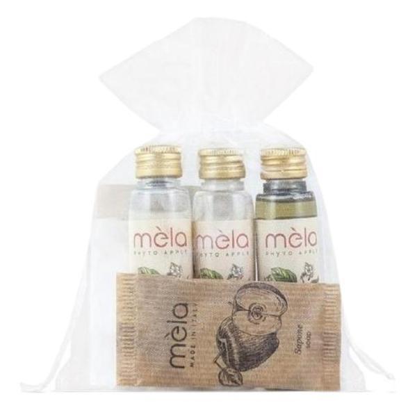 Set Cadou Cosmetice Mela cu Extract de Mar, 1 x Sampon 35 ml, 1 x Gel de Dus 35 ml, 1 x Crema de Corp 35 ml, 1 x Sapun Vegetal 10 g, 1x Casca de Dus, 1x Minipliant de prezentare. Ambalate in Saculet din Organza